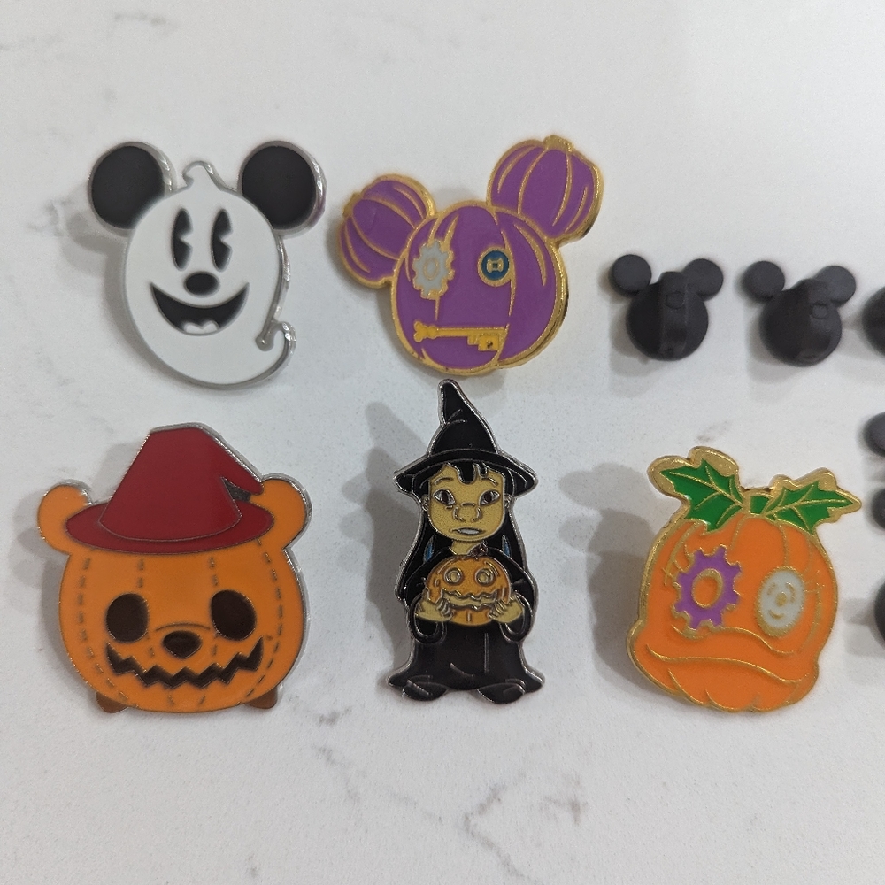 Lot of 5 New Tradeable Disney Pins Halloween with Backs - Picture 2 of 4